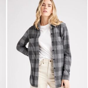 Quince XS Stretch Sweater Fleece Shirt in charcoal buffalo